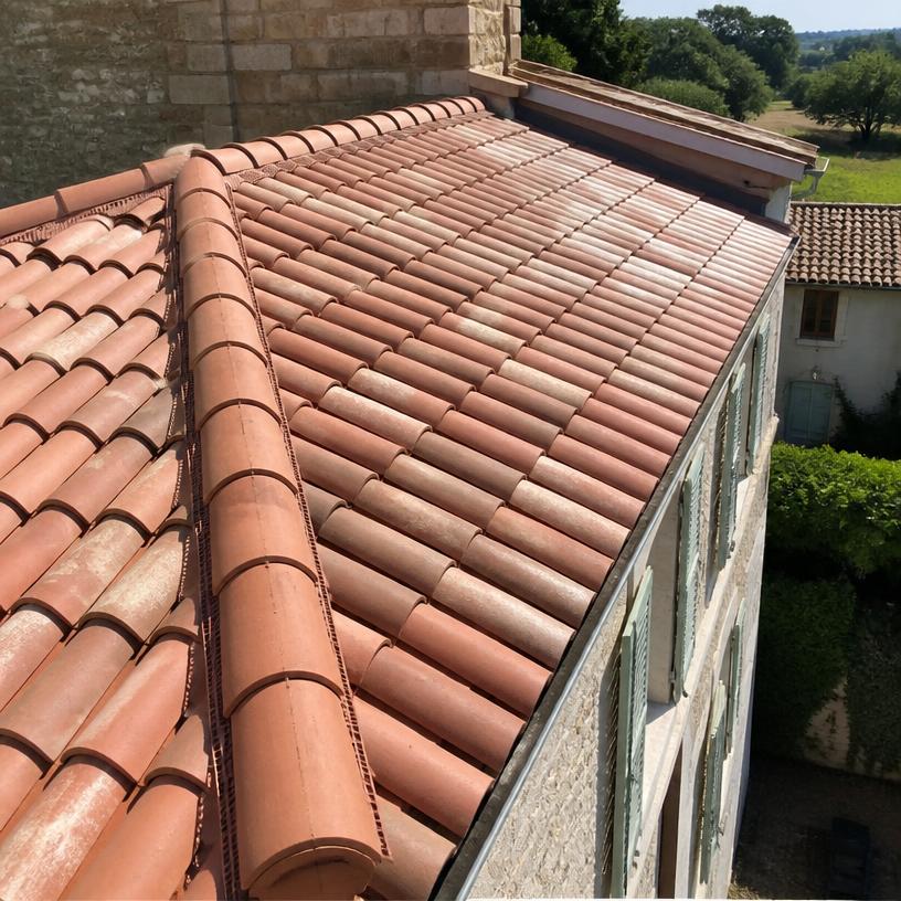 Rénovation faîtage — Cluny après
