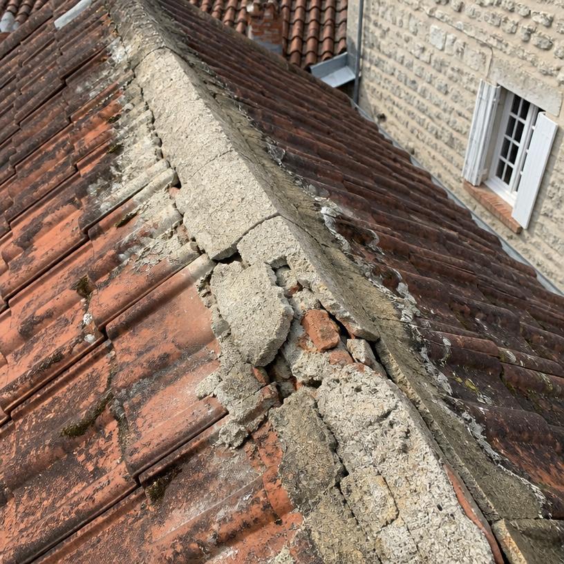 Rénovation faîtage — Cluny avant